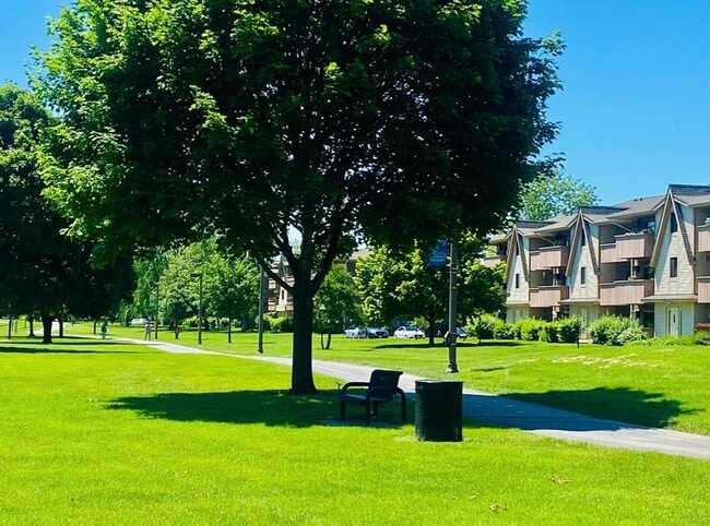 Building Photo - 16 Echo Ct