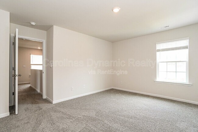 Building Photo - 1365 37th Ave Lane NE