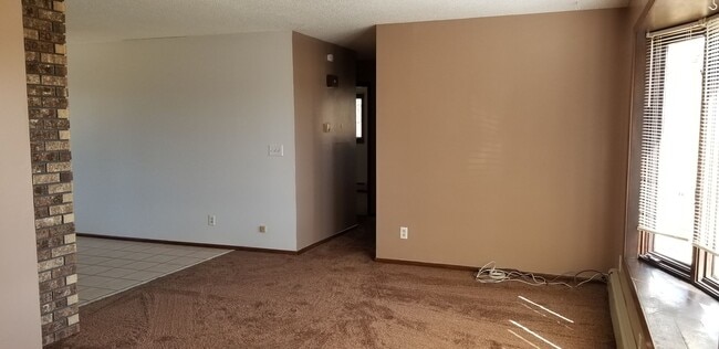 Building Photo - Large 2+ Bedroom home with a country setting