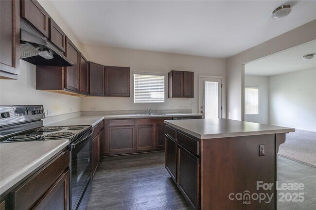 Building Photo - 710 Yorkshire Dr