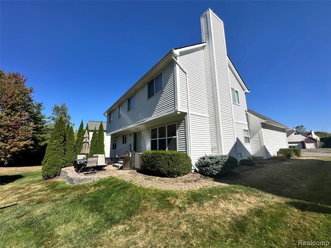 Building Photo - 2609 Huntington Dr