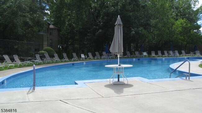 Building Photo - 181 Long Hill Rd