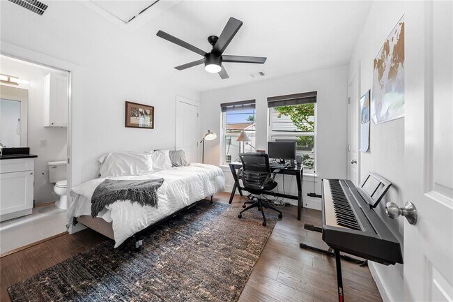 Building Photo - 408 W 55th St
