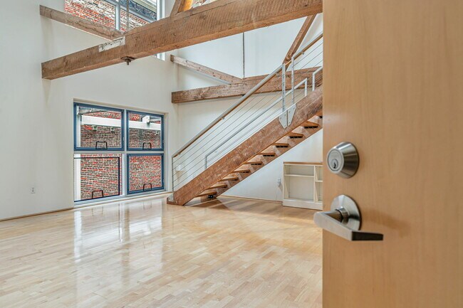 Building Photo - 650 Delancey St