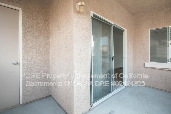 Building Photo - 10001 Woodcreek Oaks Blvd