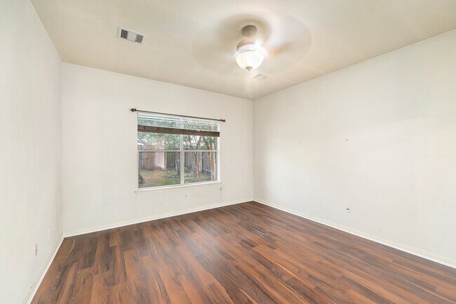 Building Photo - 10003 Lynette Falls Dr