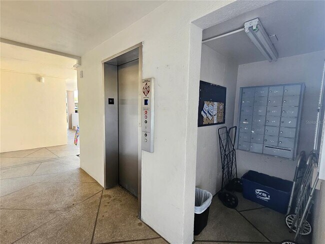Building Photo - 7425 Bay Island Dr S