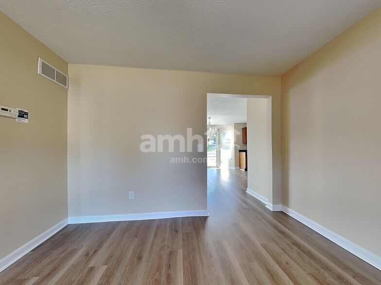 Building Photo - 10742 Stone Ridge Way