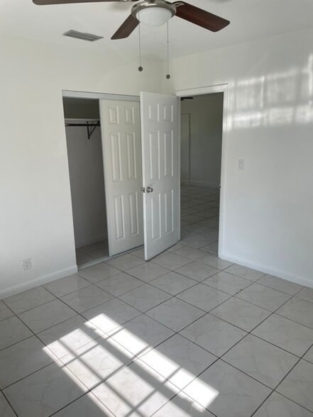 Room 1 - 1318 NW 4th Ave