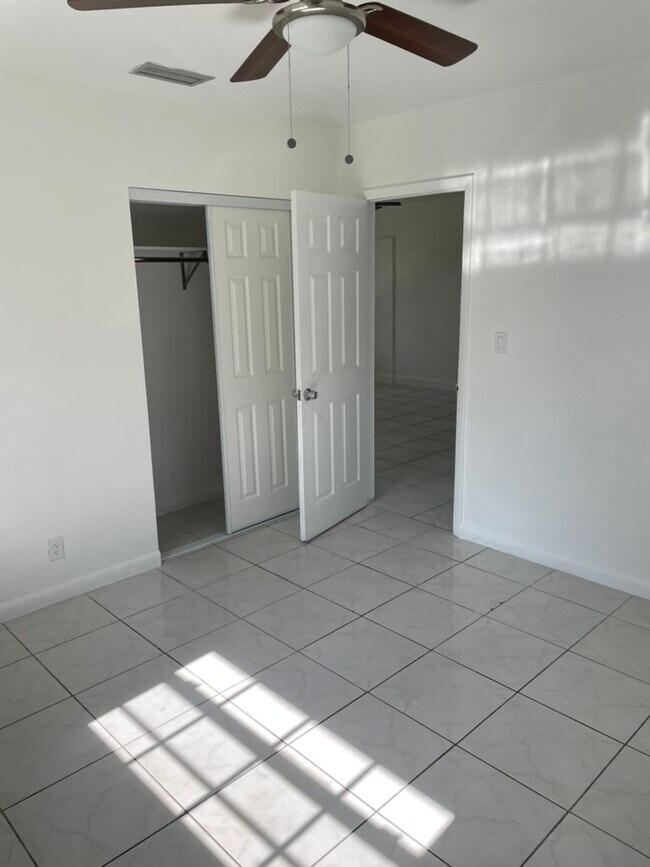Room 1 - 1318 NW 4th Ave