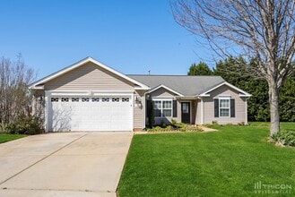 Building Photo - 7311 Village Acre Dr