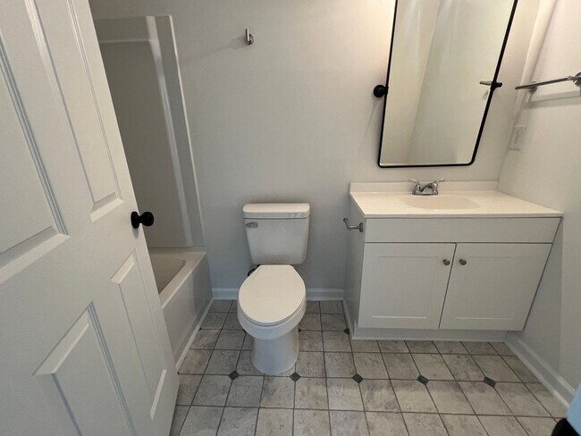 Building Photo - 3 Bedroom 2 Bathroom 2025 model house for rent