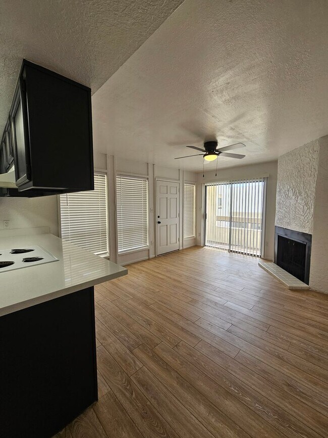 Building Photo - First month free! 1 Bedroom Condo - Old To...