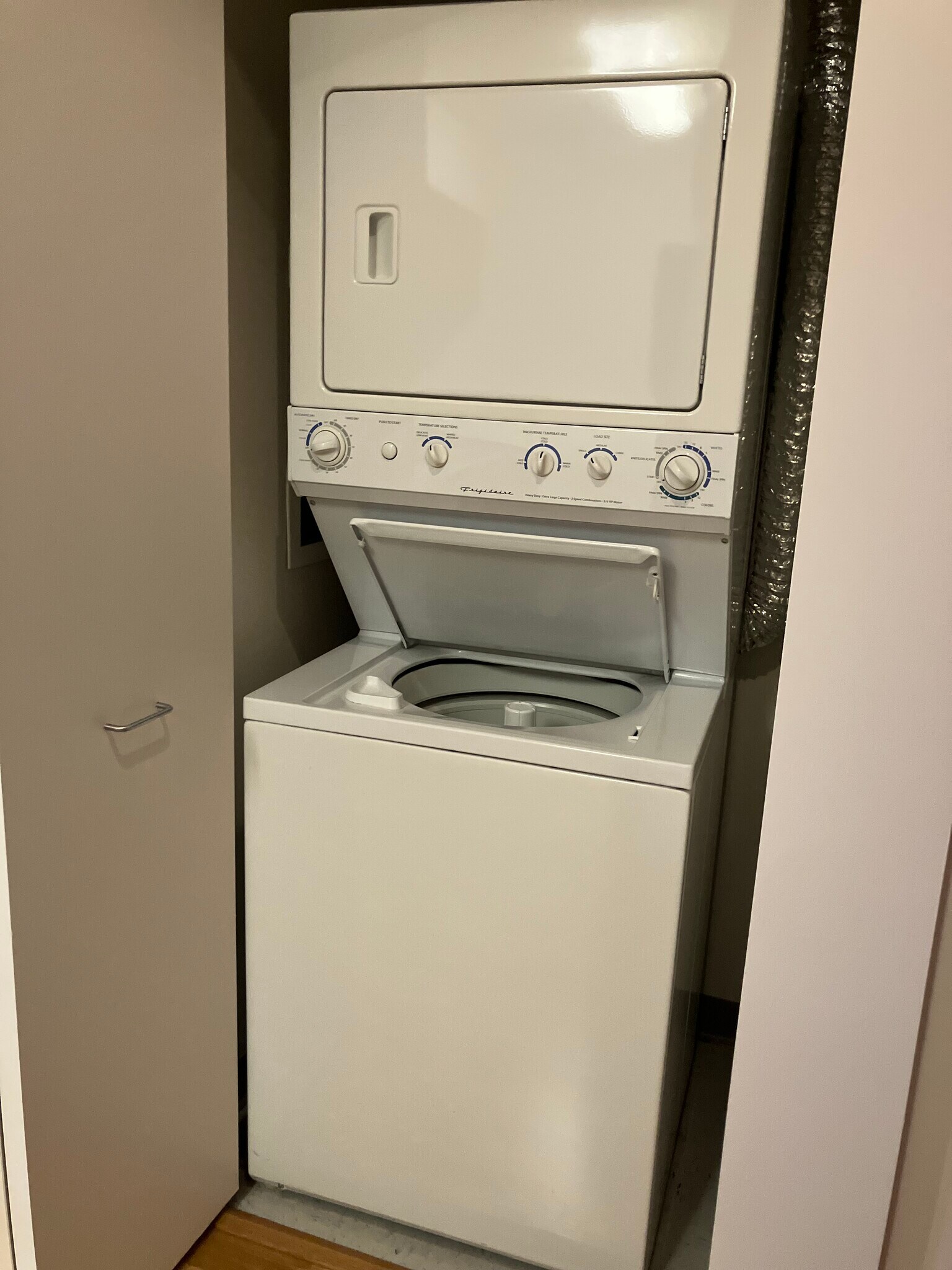 Building Photo - 1740 Oak Ave