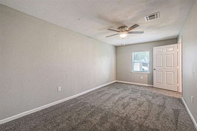 Building Photo - 1539 Pleasantville Dr