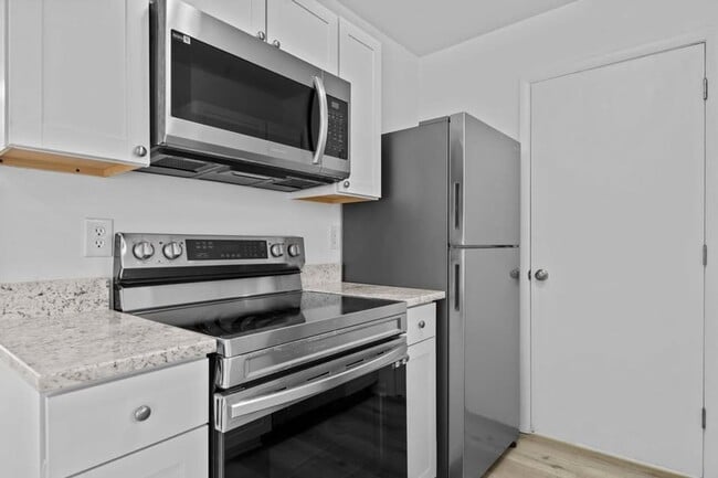 Building Photo - 614 Hilltop Dr