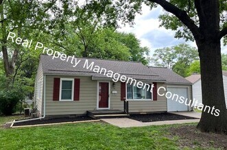 Building Photo - 3-Bedroom Home Near Downtown Overland Park!