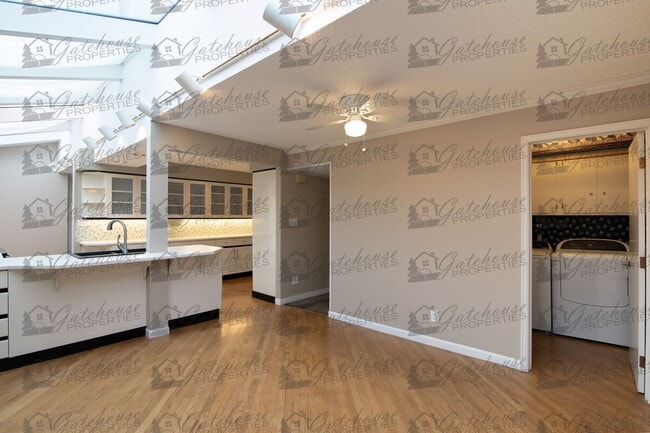 Building Photo - 3342 S Oneida Way