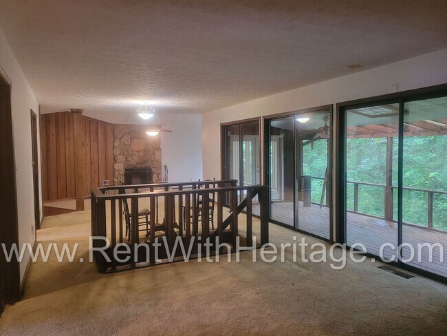 Building Photo - Charming Cabin Style Home on 1.3 Acres / F...