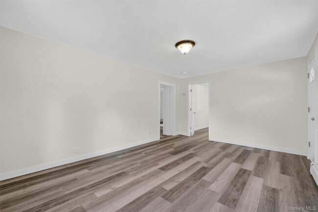 Building Photo - 2091 Maple Ave