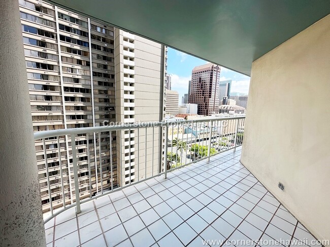 Building Photo - 1212 Nuuanu Ave