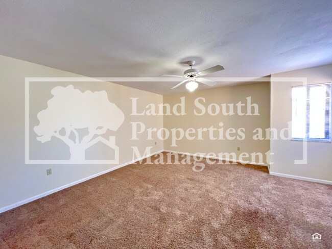 Building Photo - 707 Carpenters Way