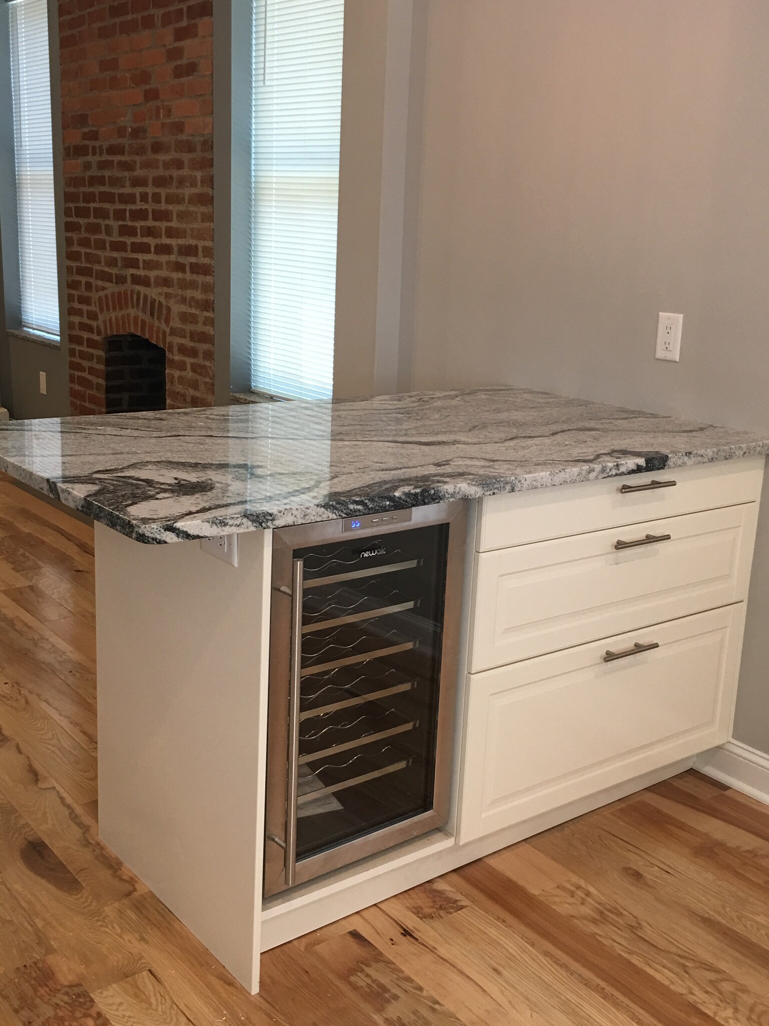 Wine Cooler - 296 Kelton Ave