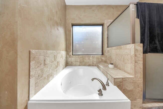 Building Photo - 3010 Ashton Park Dr