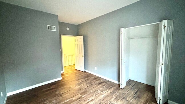 Building Photo - 348 N Newstead Ave