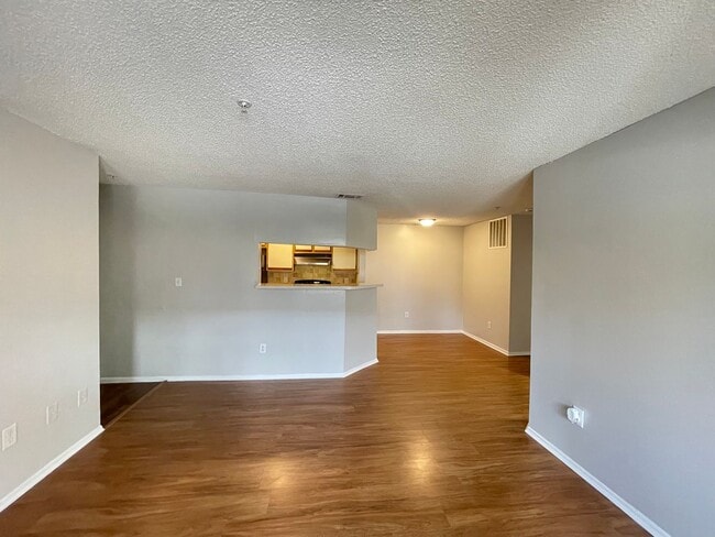 Building Photo - 2 Bed / 1 Bath Condo in Gated Comm. In Altamonte Springs. Available Now!