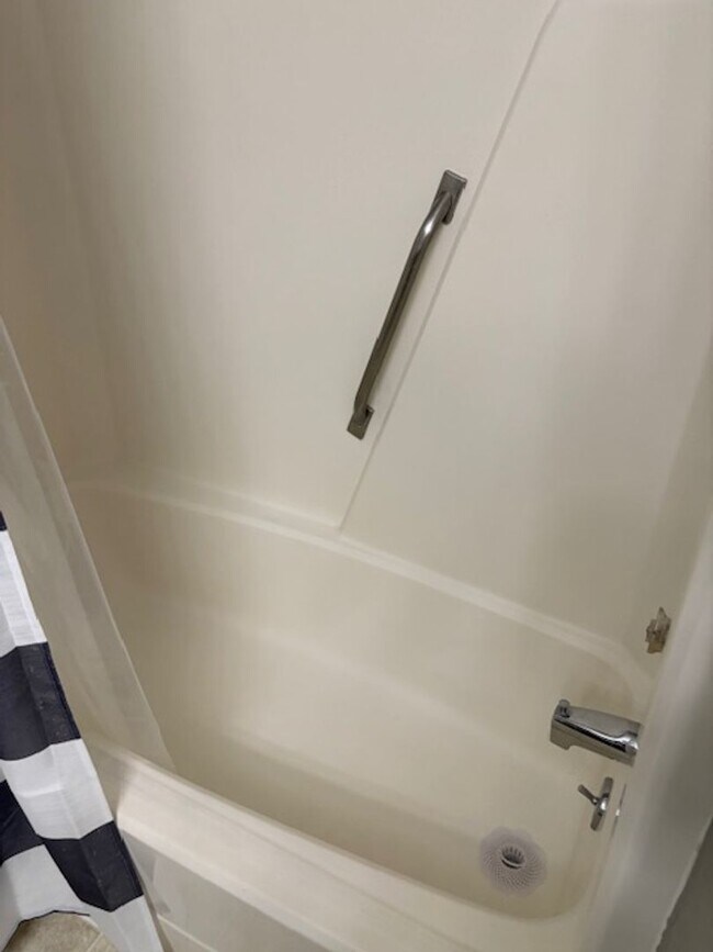 Building Photo - Start your Next Chapter!!! 2nd Floor Condo, Close to Shopping and Dining!!!