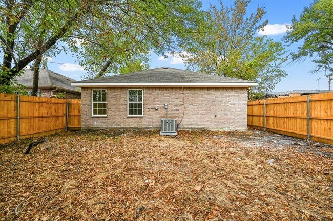 Building Photo - 1810 Life Ave