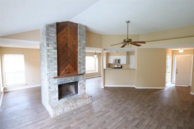 Building Photo - 22015 Kenlake Dr