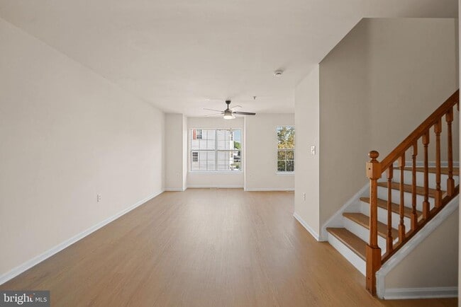 Building Photo - 1330 Hampshire Dr