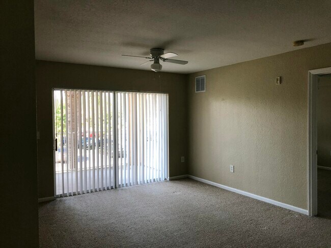 Building Photo - 181 SW Palm Dr