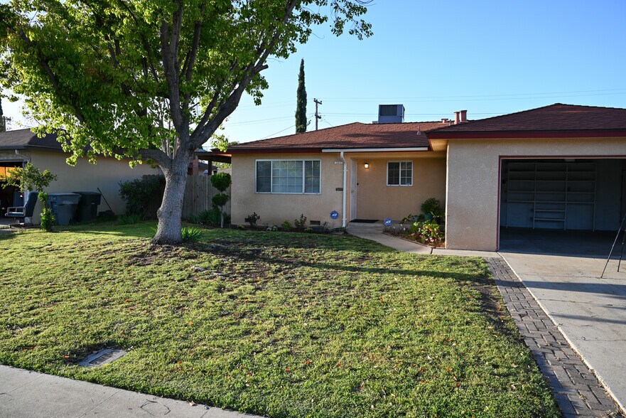 Building Photo - 881 W Rialto Ave