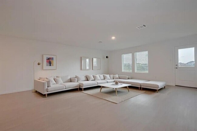 Building Photo - 27615 Village Way Dr.