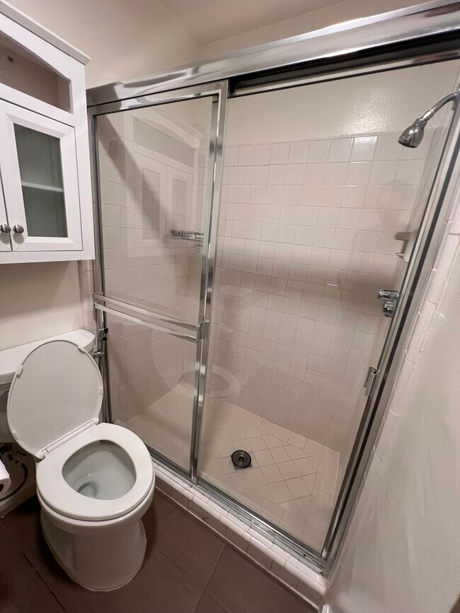 Second bathroom - 615 N Flores St