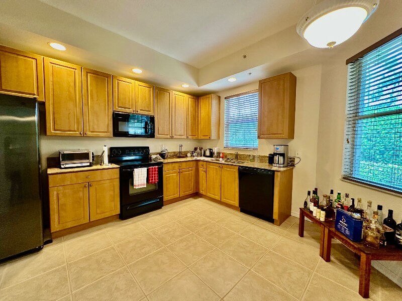 Building Photo - 1305 Mariposa Cir