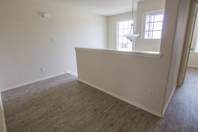 Building Photo - 2105 Oakwood Forest Dr