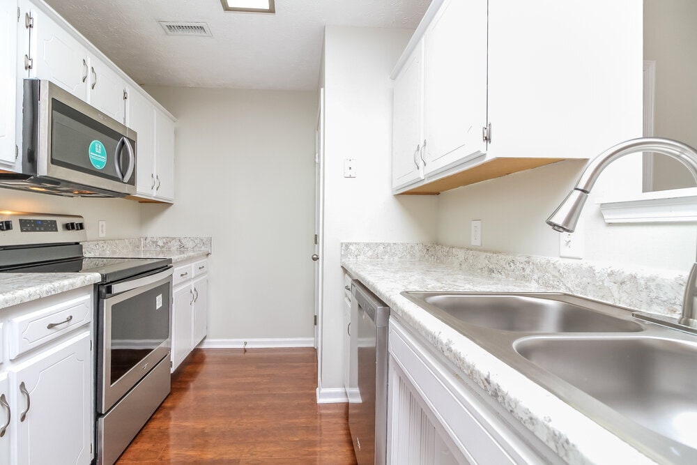 Building Photo - 615 Zellwood Dr