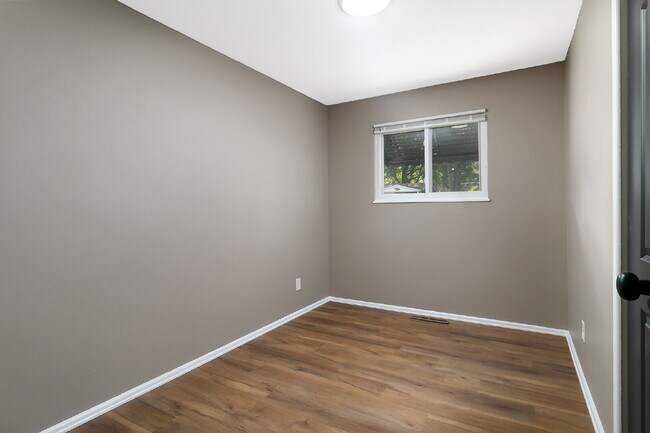 Building Photo - Charming & Modern 3 Bed / 1 Bath Home in Florissant