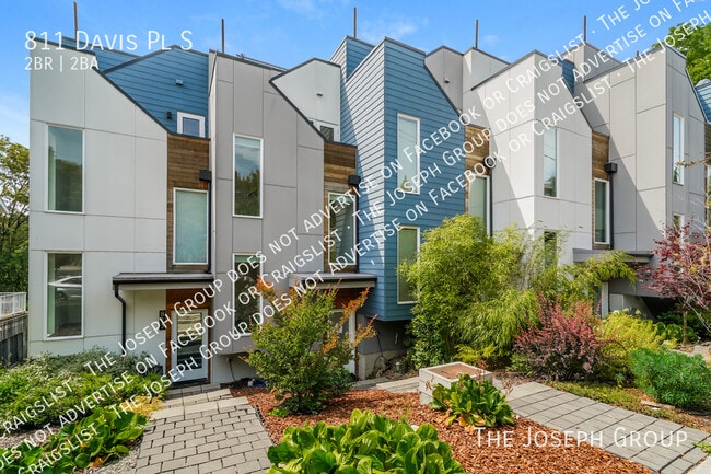 Building Photo - 811 Davis Pl S