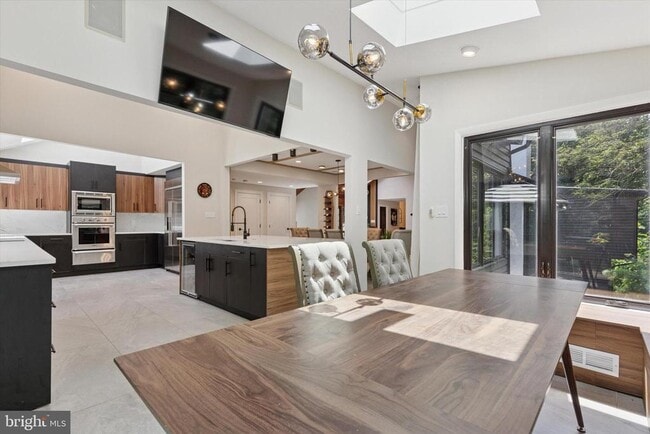 Building Photo - 1220 Valley Rd