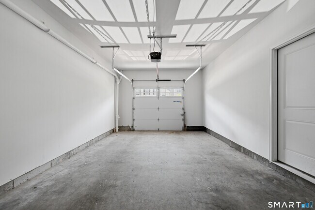 Building Photo - 15 Moorland Dr