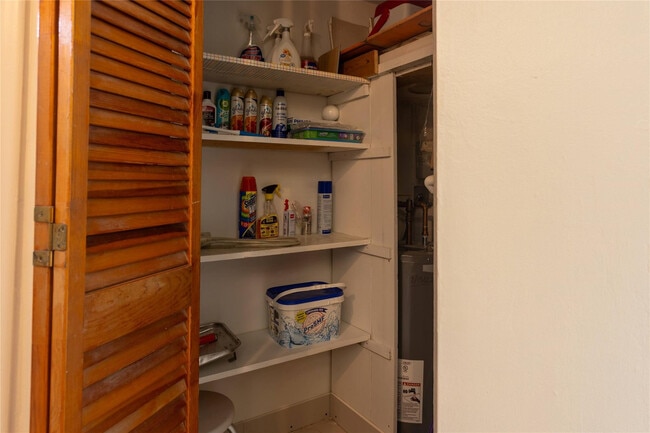 Building Photo - 1001 SE 16th St