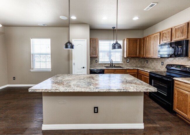 Building Photo - Westside 3 Bed Townhouse in Gold Hill Mesa