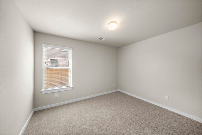 Building Photo - 3327 Tilley Dr
