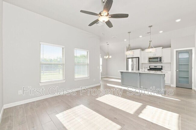Building Photo - 13500 Watson Dr