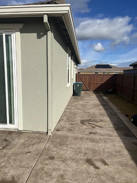 Building Photo - 630 Golden Violet Way